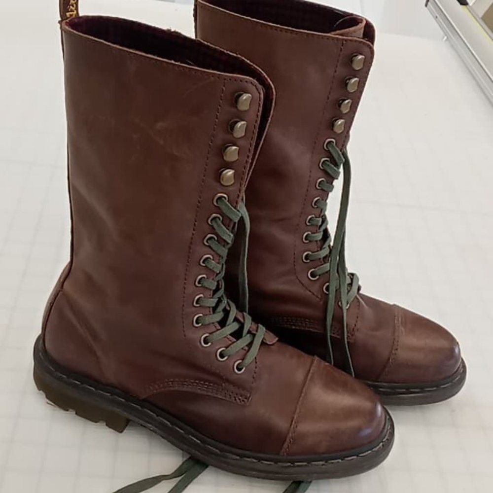 10 / 14 eye Brown Doc Marten Boots Docs